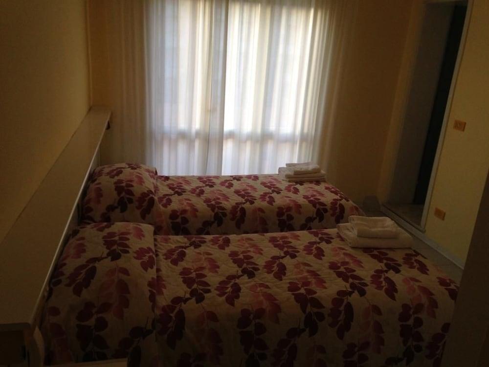 Aron Hotel Rimini Exterior photo